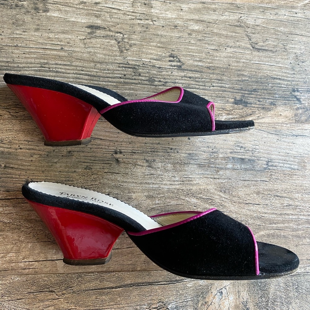 Taryn Rose black velvet accent pink shoes. - Picture 3 of 7